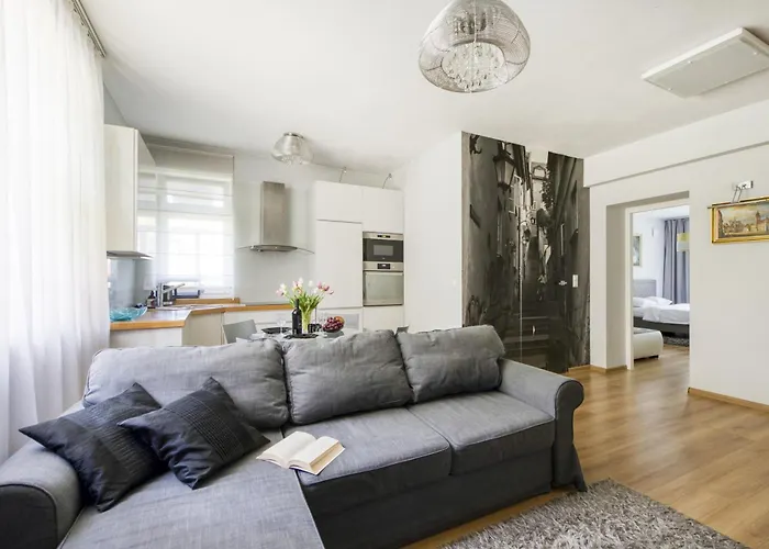 Centrum Apartment Old Town Warsaw Stare Miasto Historyczna Kamienica Umiejscowiona W Zabytkowej Czesci Warszawy Obok Parku Multimedialnego I Barbakanu Parking 24H Sniadanie Opcjonaln Breakfast Optional Check In From 14 Pm Parter Ground Floor