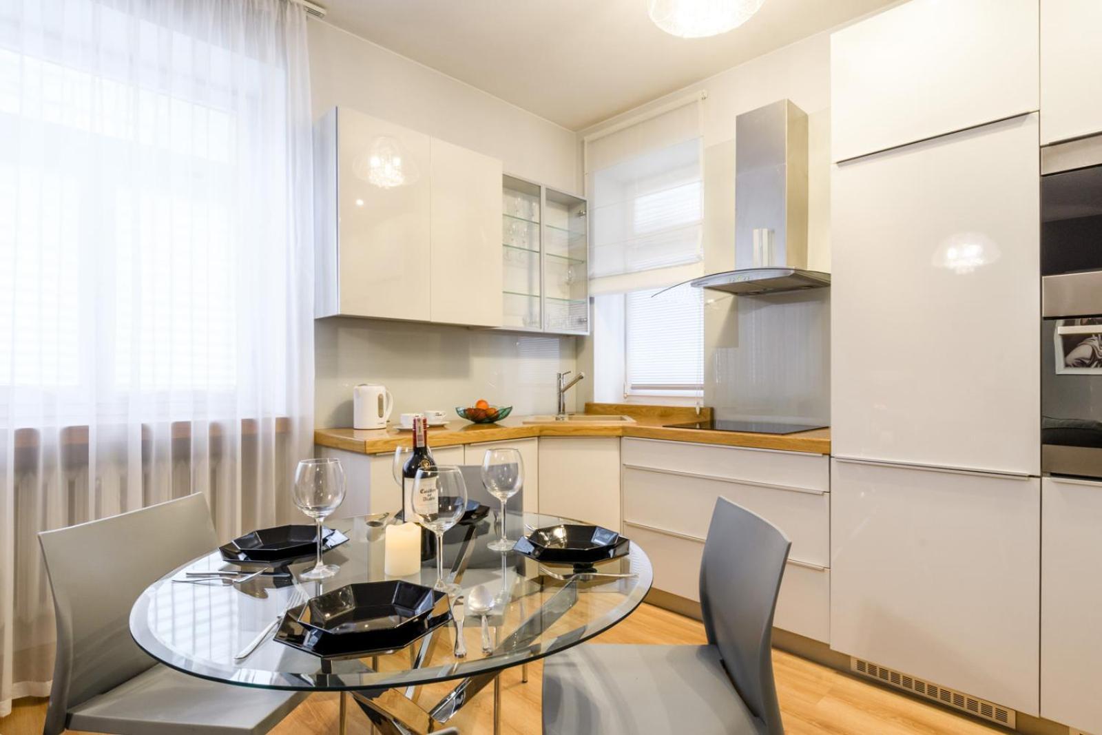 Apartmán Centrum Old Town Stare Historyczna Kamienica Umiejscowiona W Zabytkowej Czesci Warszawy Obok Parku Multimedialnego I Barbakanu Parking 24h Sniadanie Opcjonaln Breakfast Optional Check In From 14 Pm Parter Ground Floor