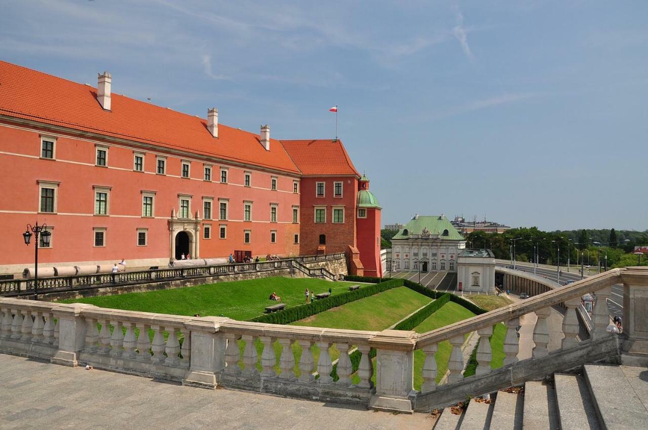 Centrum Old Town Stare Historyczna Kamienica Umiejscowiona W Zabytkowej Czesci Warszawy Obok Parku Multimedialnego I Barbakanu Parking 24h Sniadanie Opcjonaln Breakfast Optional Check In From 14 Pm Parter Ground Floor Apartmán